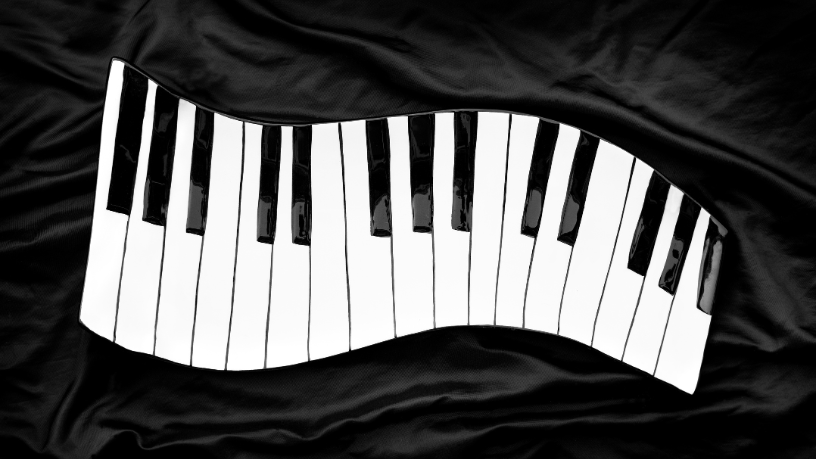 O piano continua a emocionar gerações, provando que o clássico nunca sai de cena, destaca Hebron Costa Cruz de Oliveira.