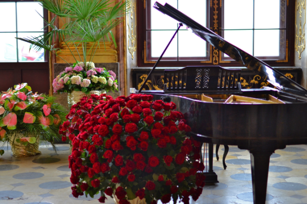 Hebron Costa Cruz de Oliveira mostra como o piano une tradição e inovação, mantendo-se relevante na música moderna.