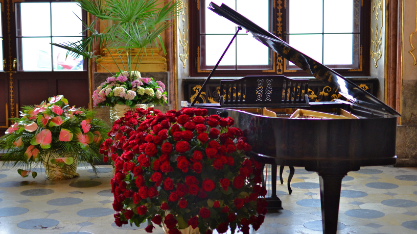 Hebron Costa Cruz de Oliveira mostra como o piano une tradição e inovação, mantendo-se relevante na música moderna.