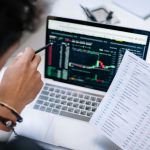 A curva de juros e seu papel nas decisões de investimento com Danilo Regis Fernando Pinto.