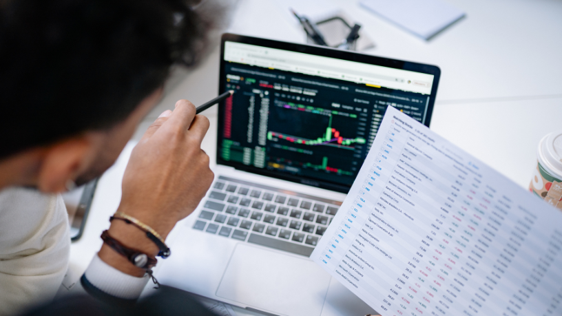 A curva de juros e seu papel nas decisões de investimento com Danilo Regis Fernando Pinto.